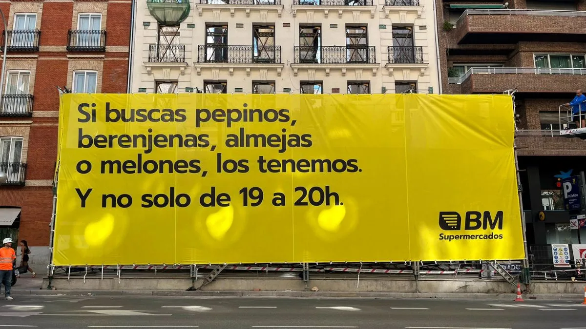 Lona provocativa calle Velázquez · Madrid verano 2024