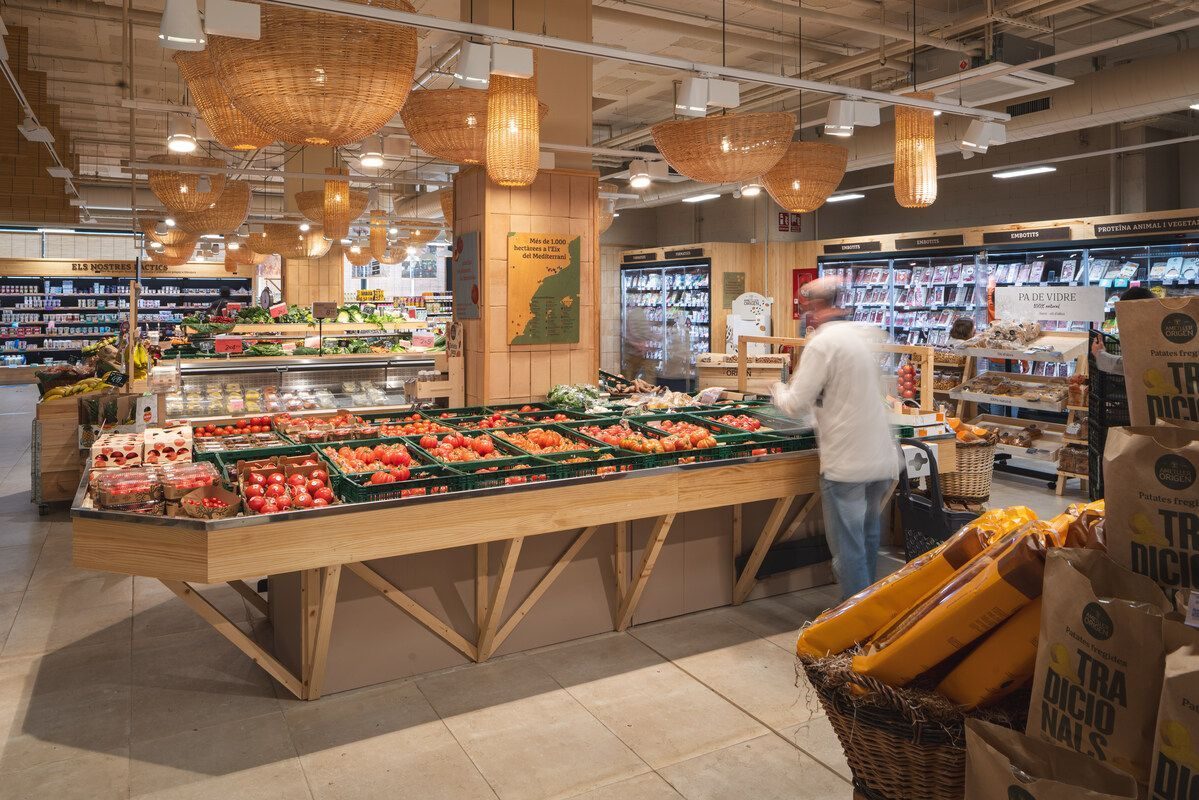 Interior tienda — fruta y verdura