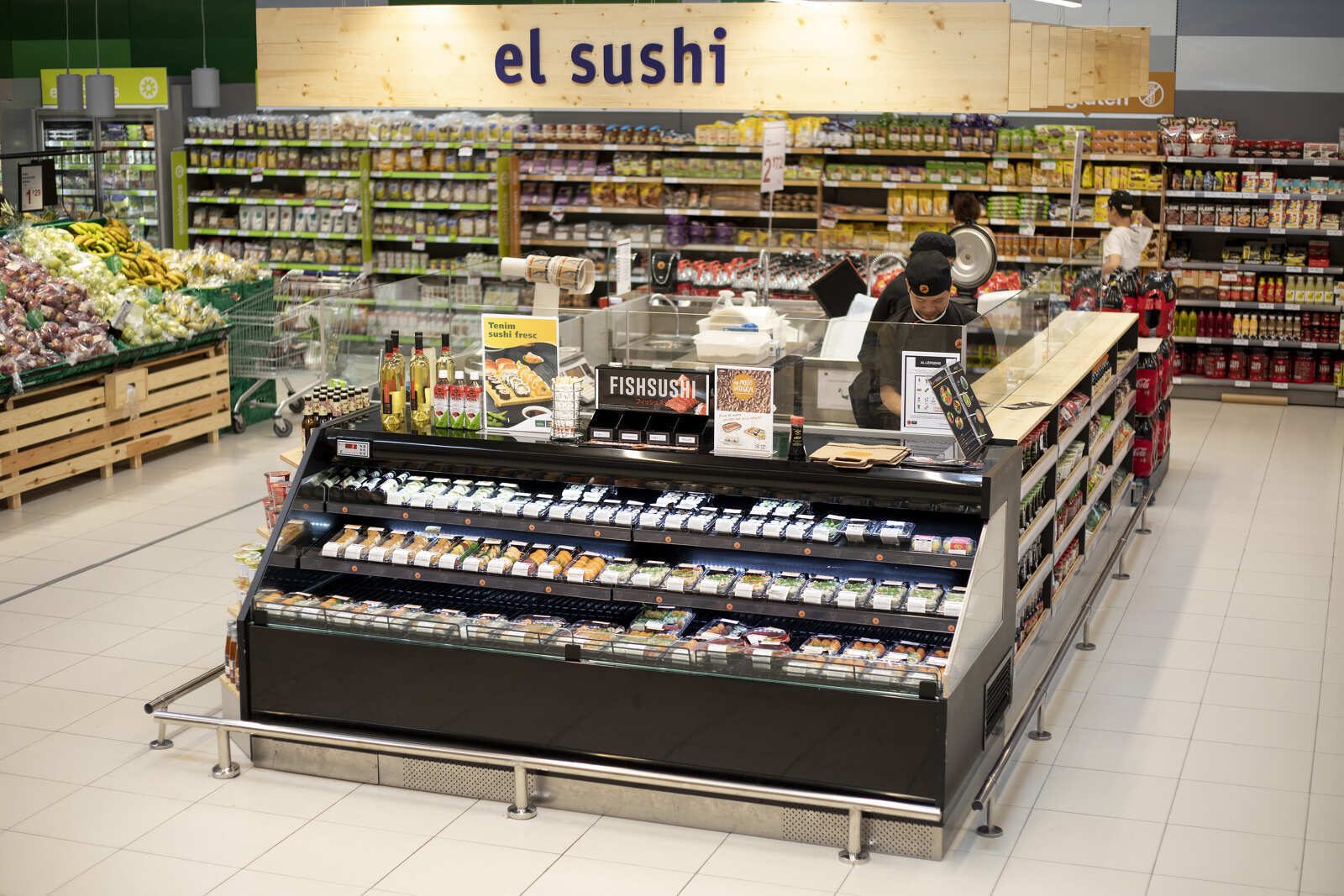 Interior Esclat — vitrina carne madurada / sushi
