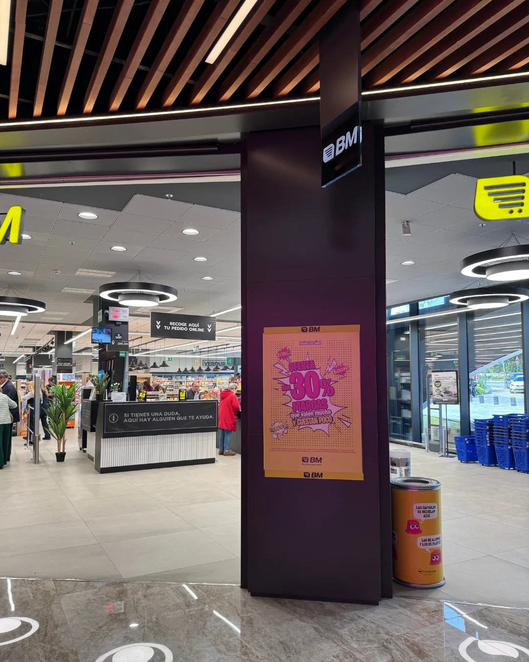 Cartelería funcional en entrada
