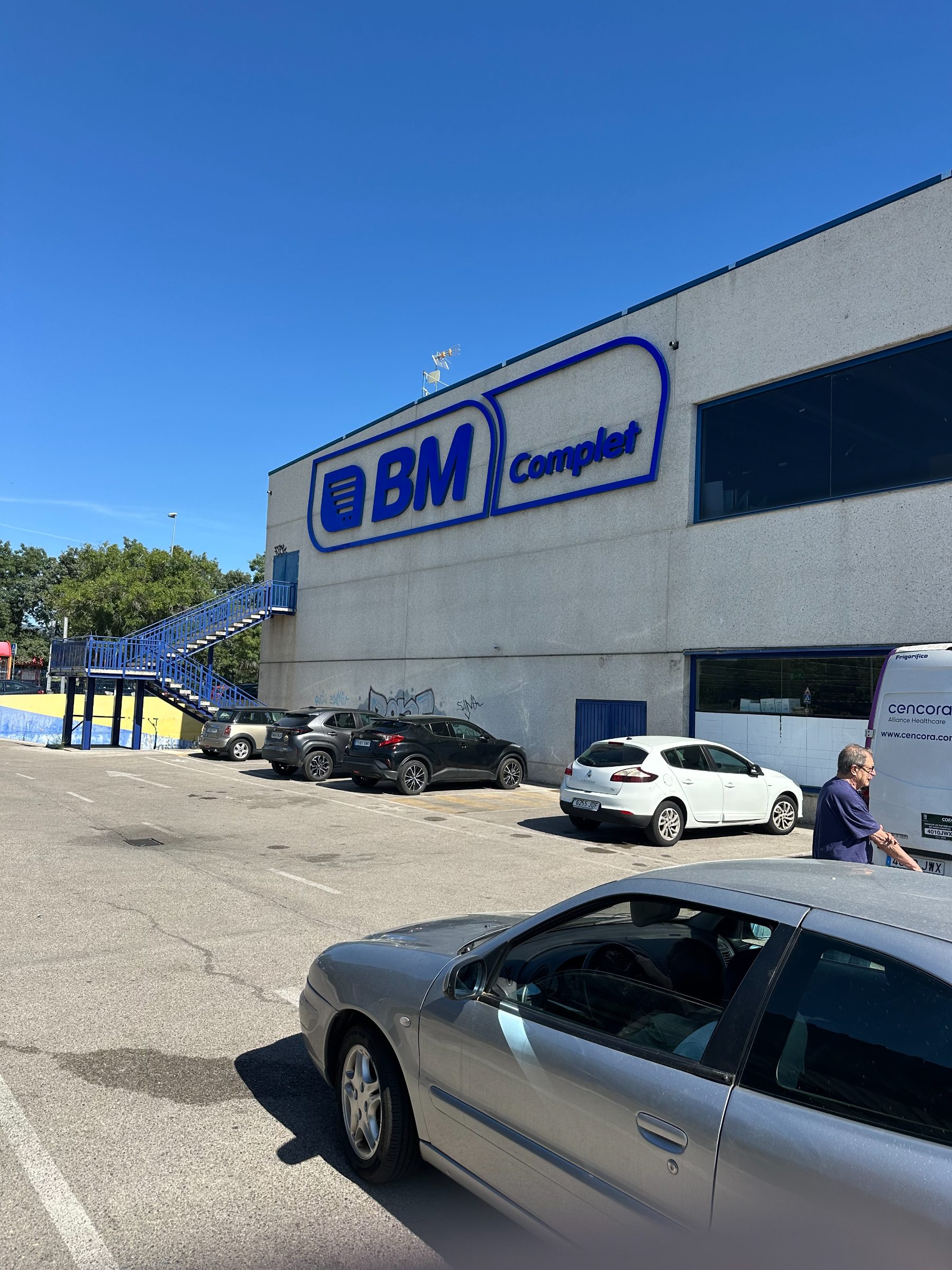 Llegada y exterior