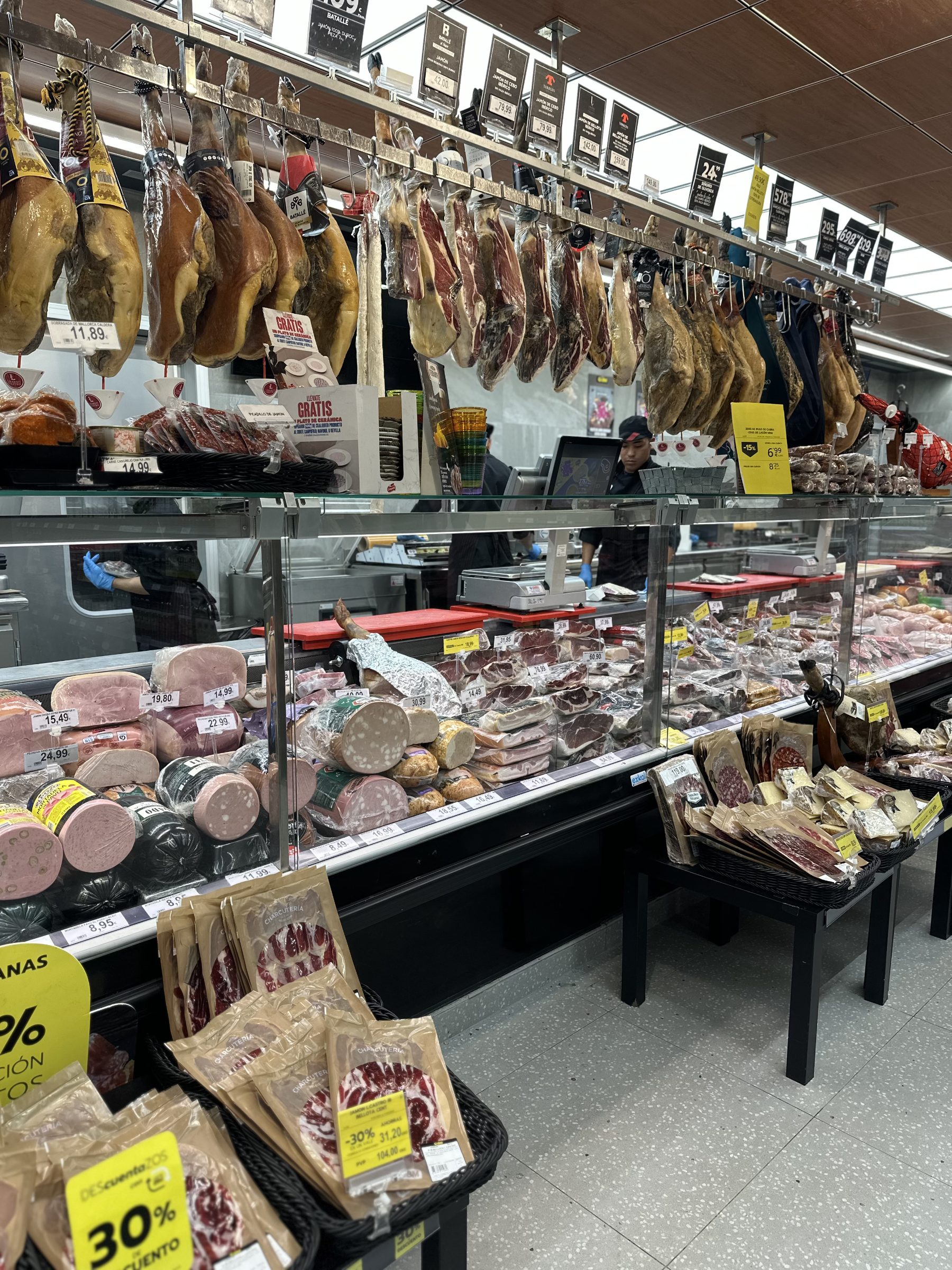 Carnicería Irún · charcutería y quesos