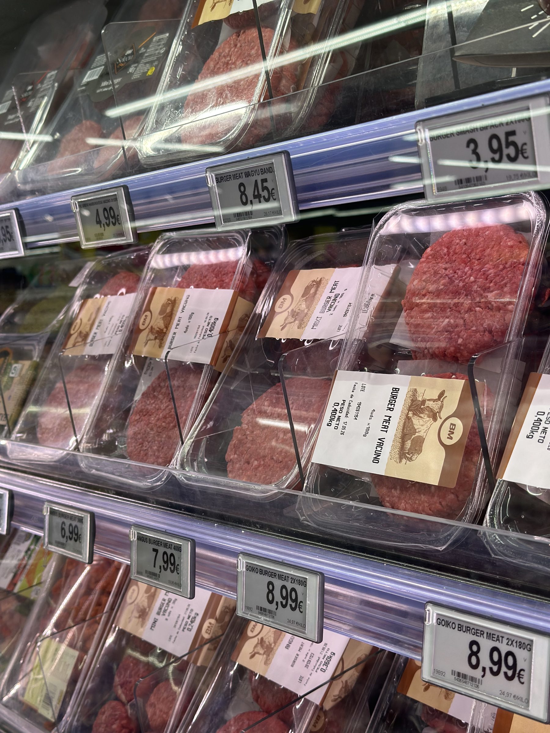 Marca propia BM en mural de refrigerados
